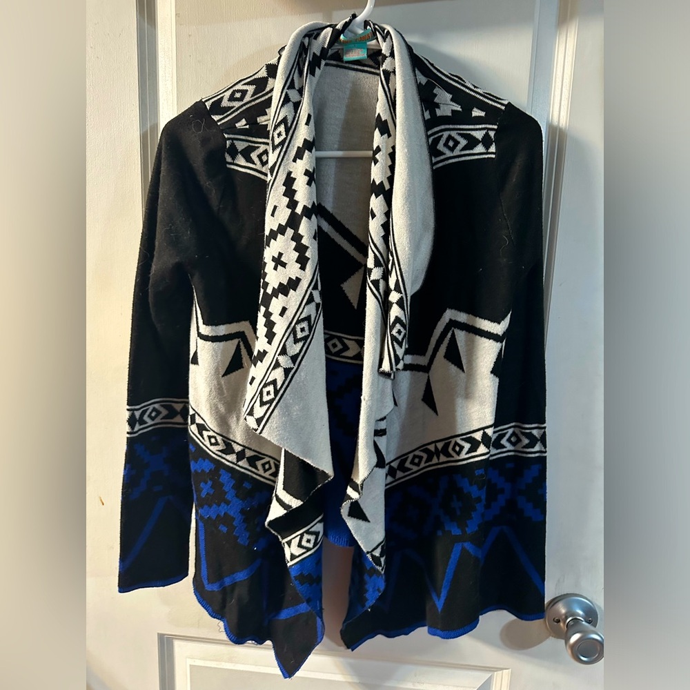 Classic aztec cardigan. To add style to any outfit!